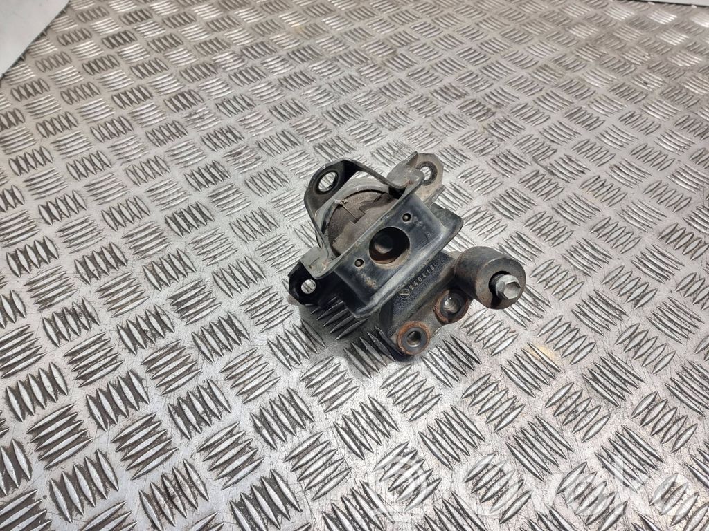 Citroen C1 Engine mount bracket 