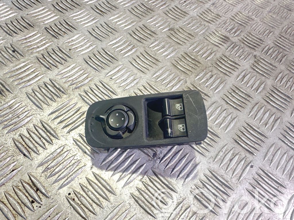 Alfa Romeo Mito Electric window control switch 
