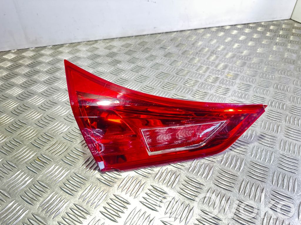 Toyota Auris E180 Takaluukun takavalot 