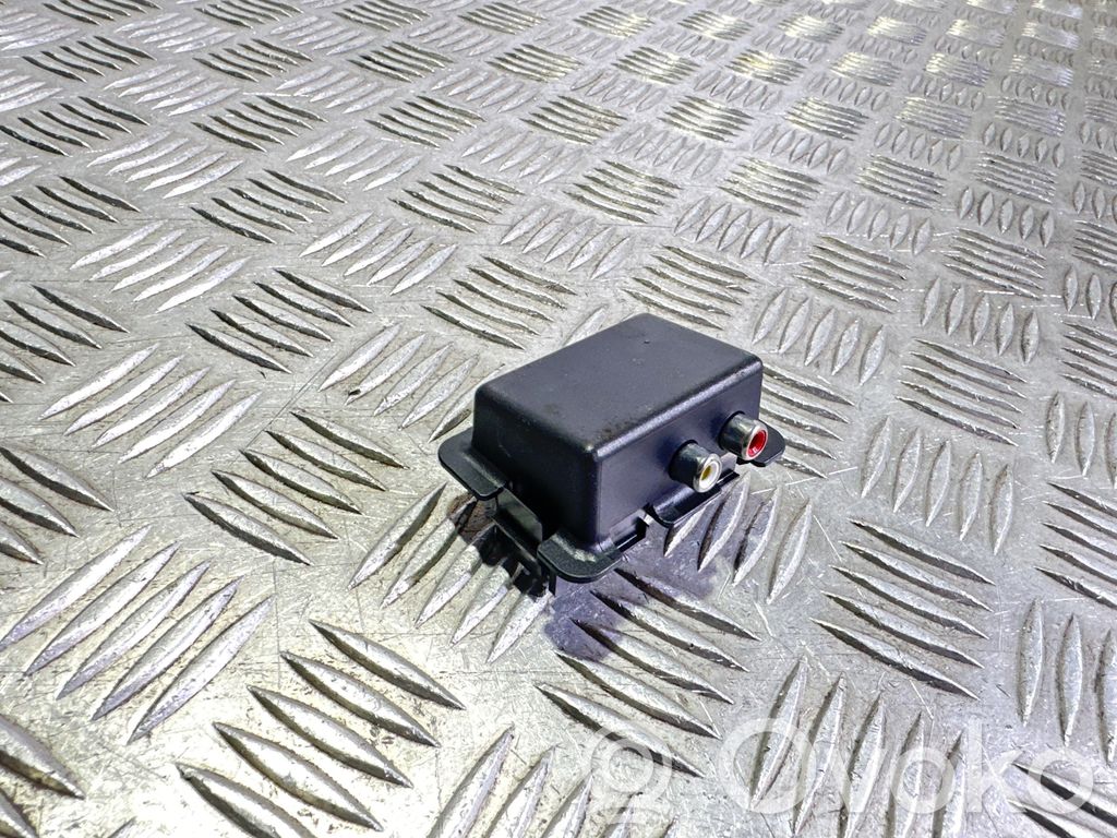 Peugeot 207 CC AUX in-socket connector 