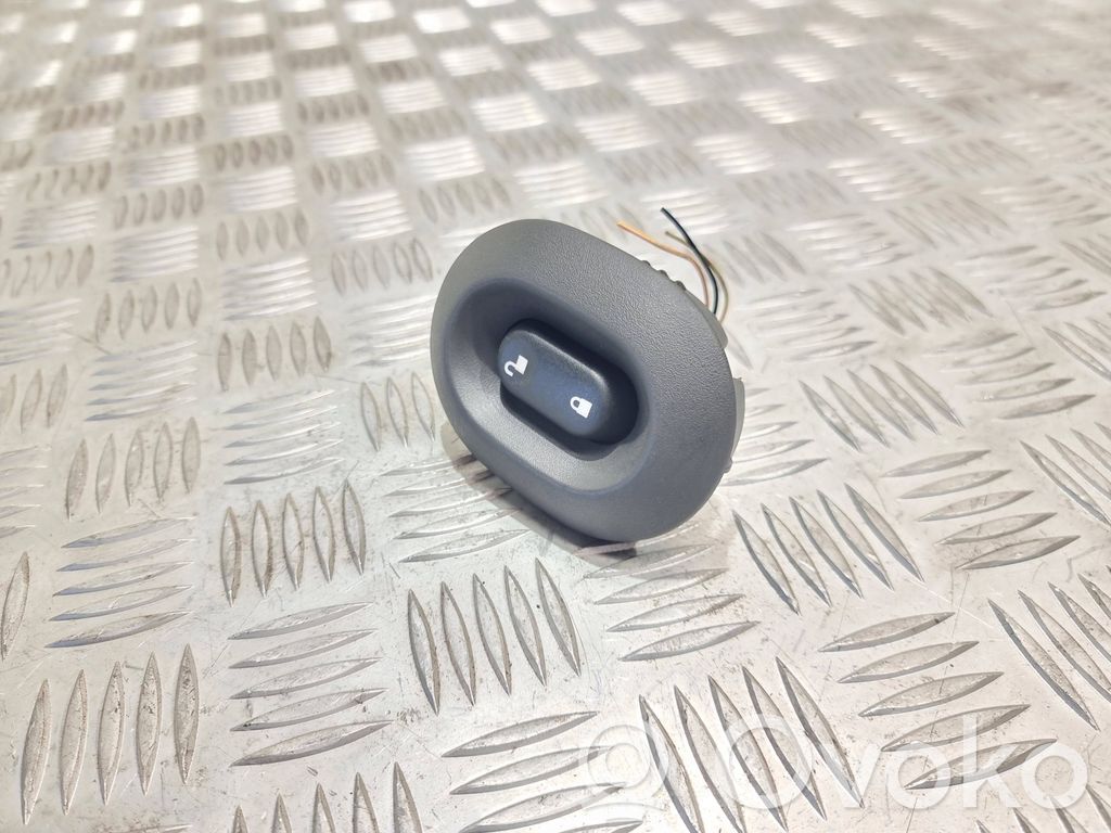 Central locking switch button   YF1T14963