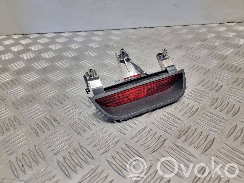 Dacia Duster Third/center stoplight 