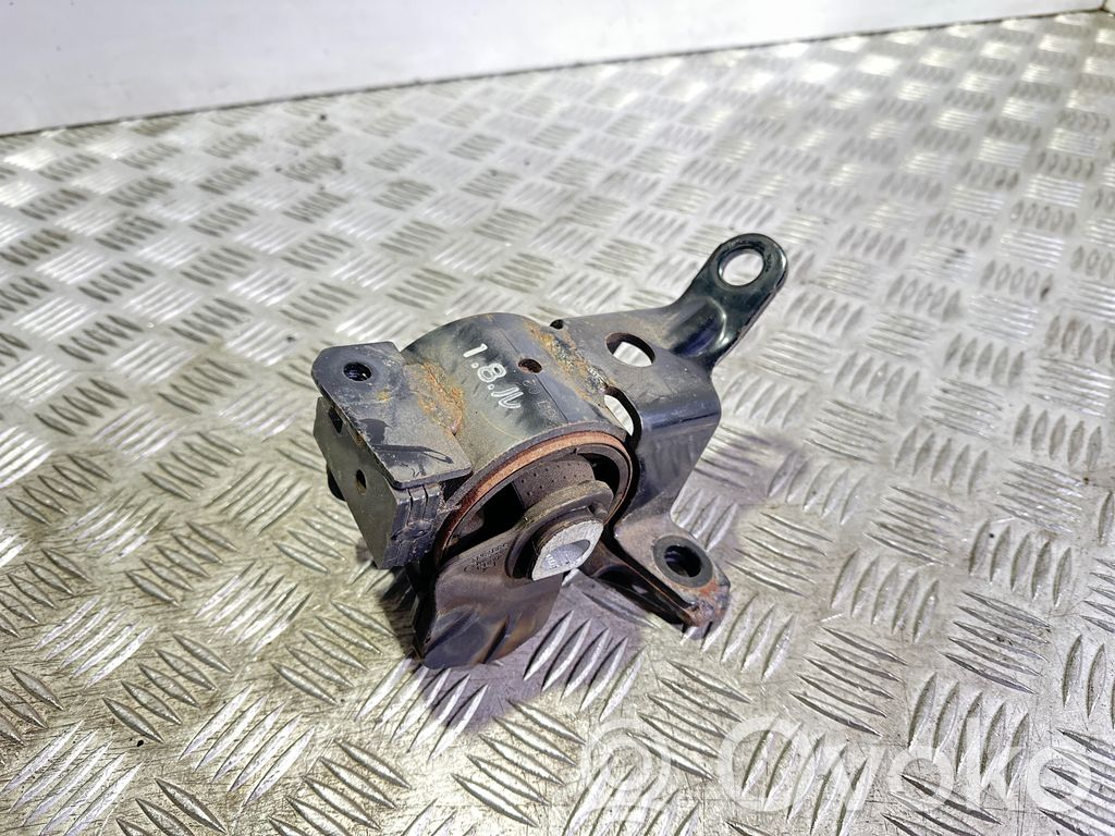 Engine mount bracket   K1442