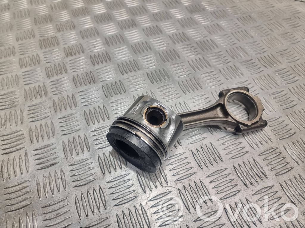 Volkswagen PASSAT B6 Piston with connecting rod 