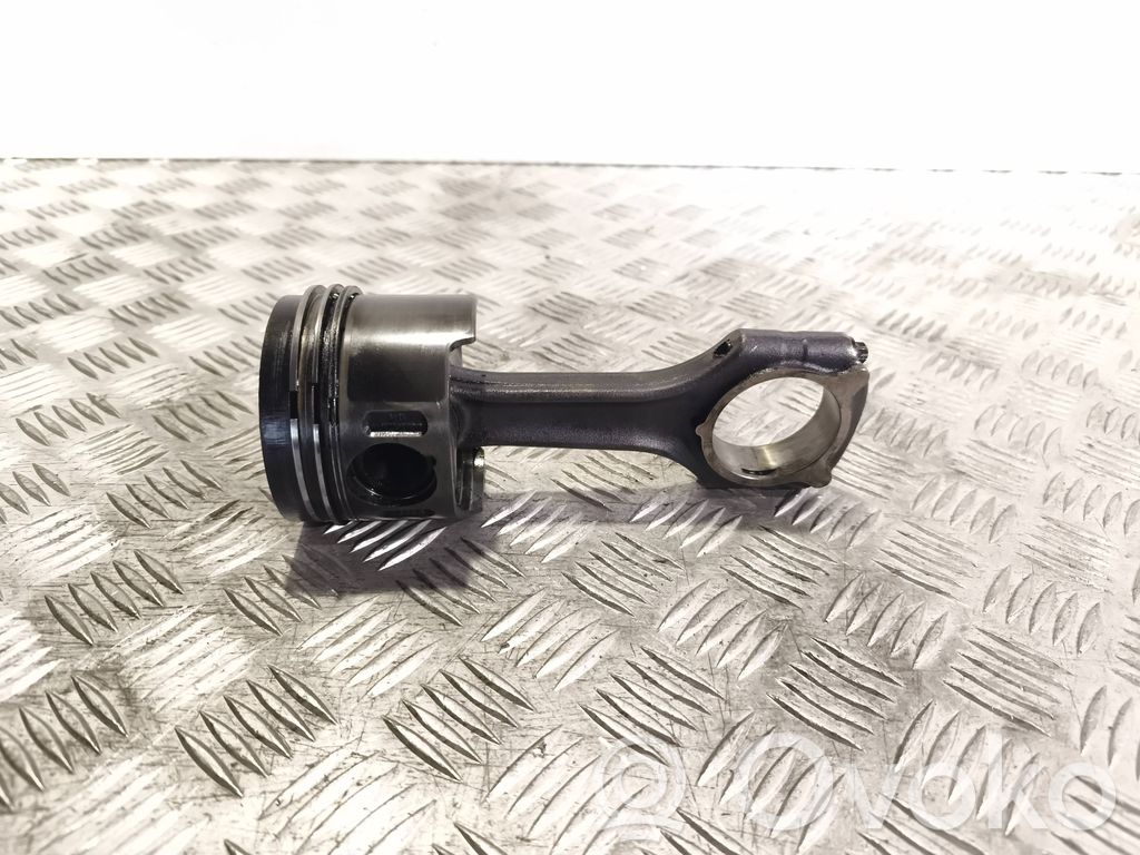 Mercedes-Benz C W203 Piston with connecting rod 