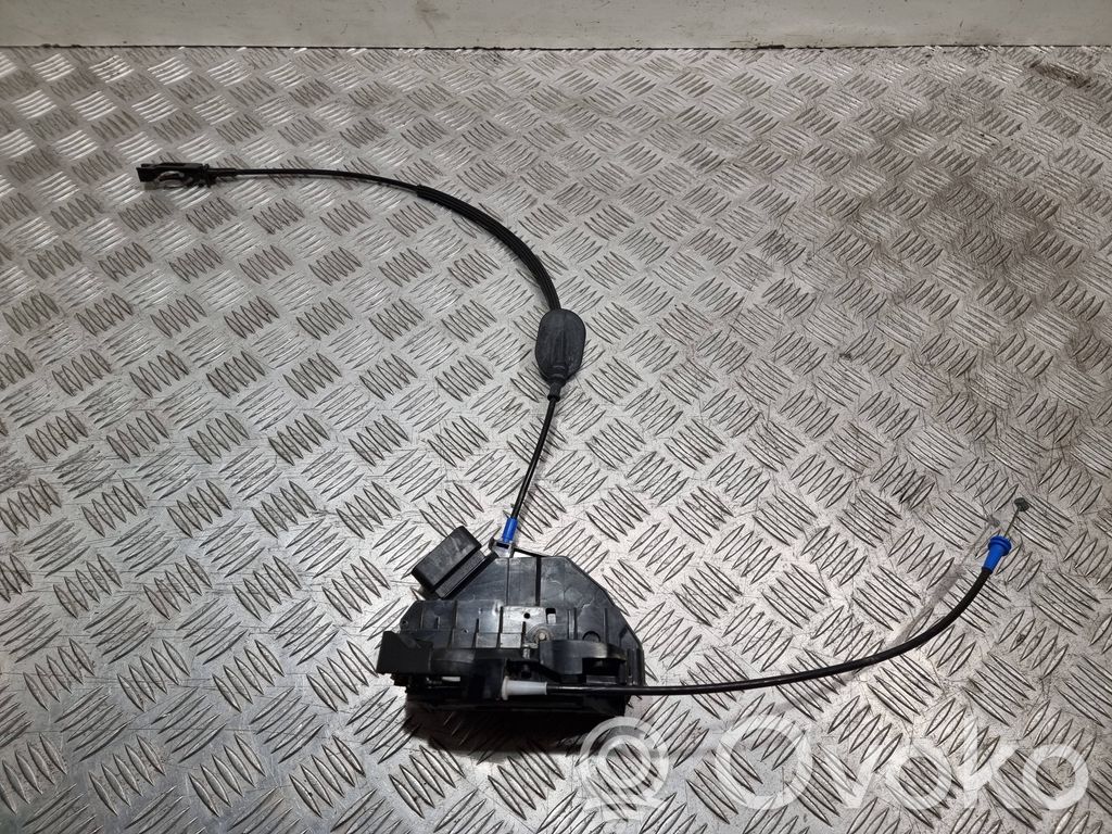 Ford Fiesta Priekšpusē slēdzene 