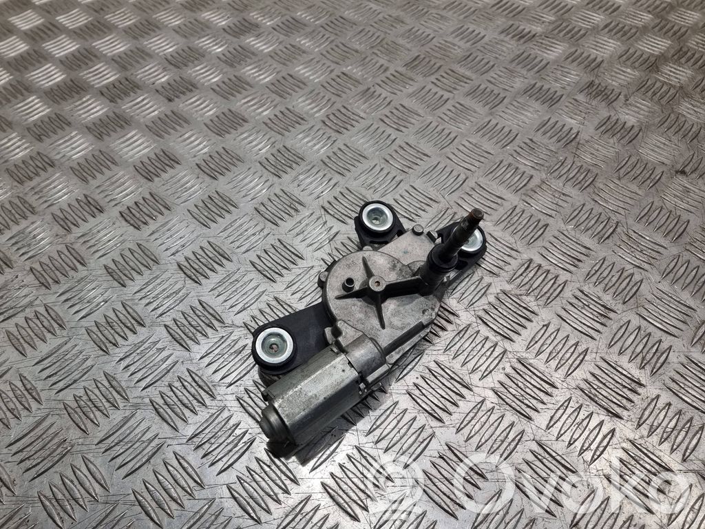Ford Fiesta Silniczek wycieraczki szyby tylnej 