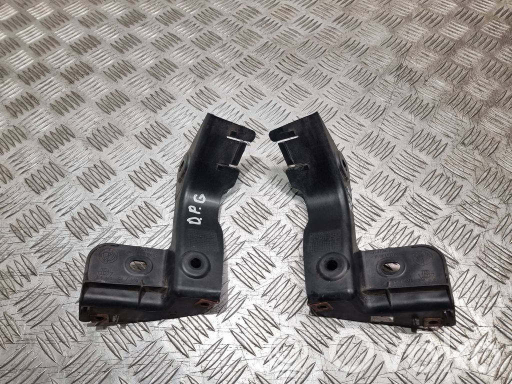 Fiat Fiorino Soporte de montaje del parachoques trasero 