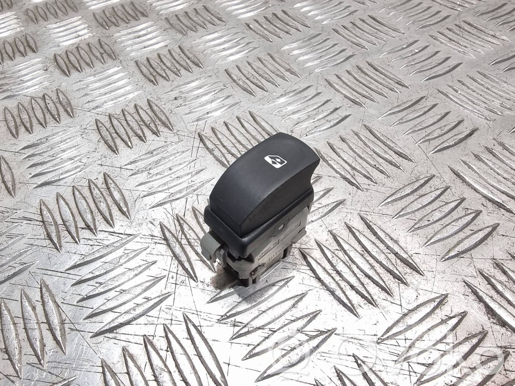 Renault Twingo II Electric window control switch 