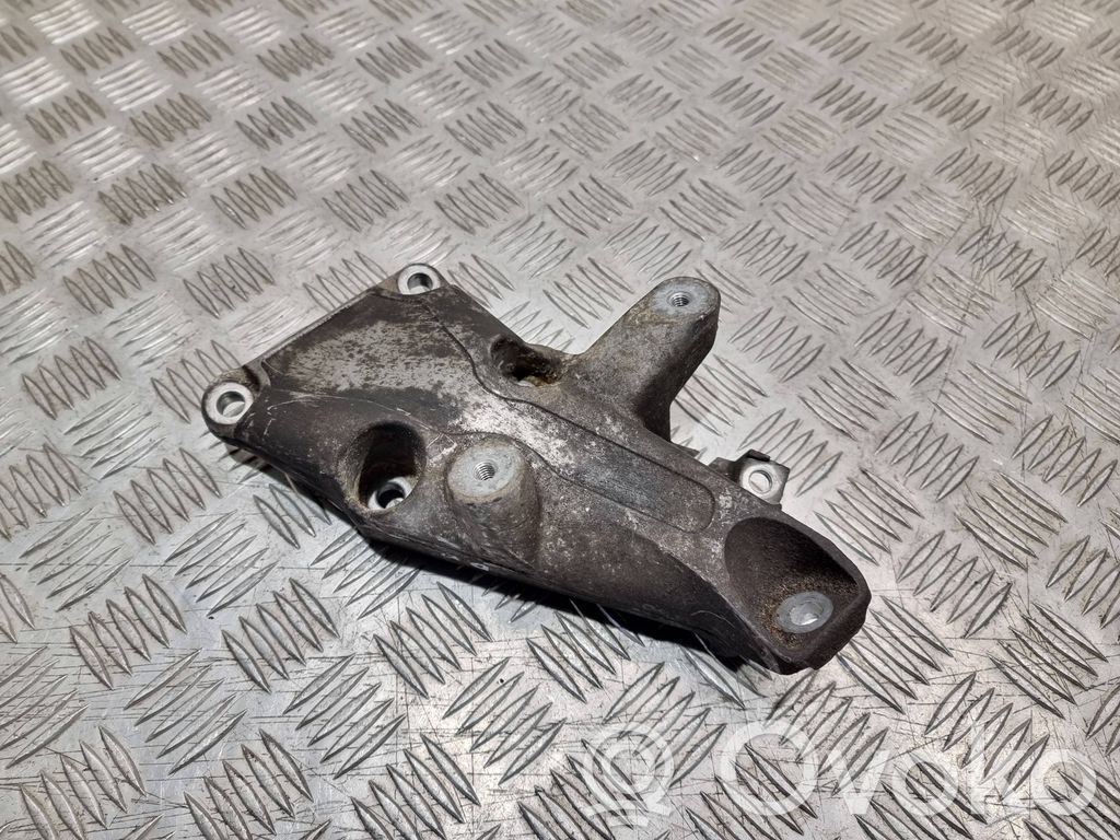 BMW 1 E81 E87 Engine mounting bracket 