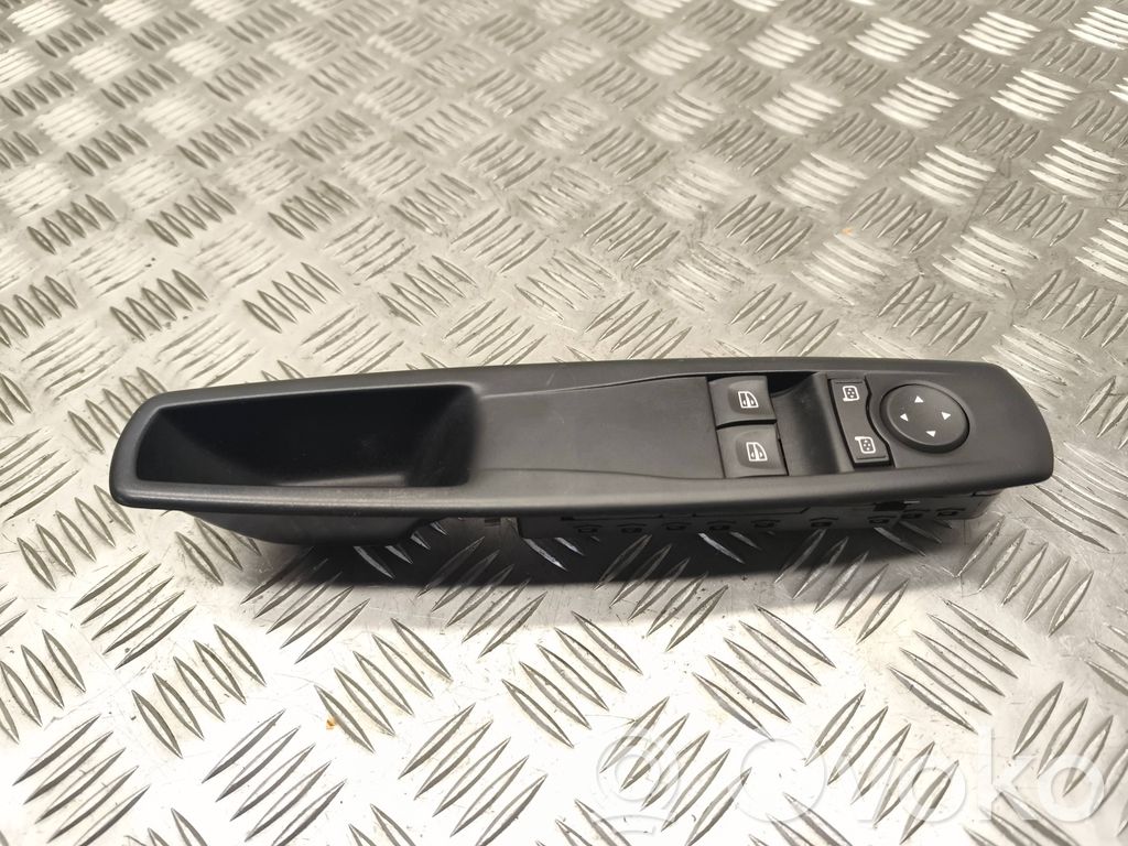 Wing mirror switch
