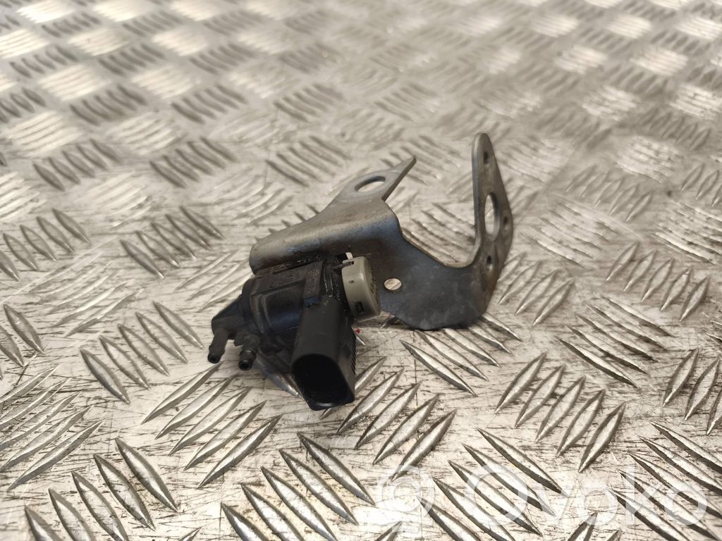 Audi A4 S4 B8 8K Solenoidinis vožtuvas 