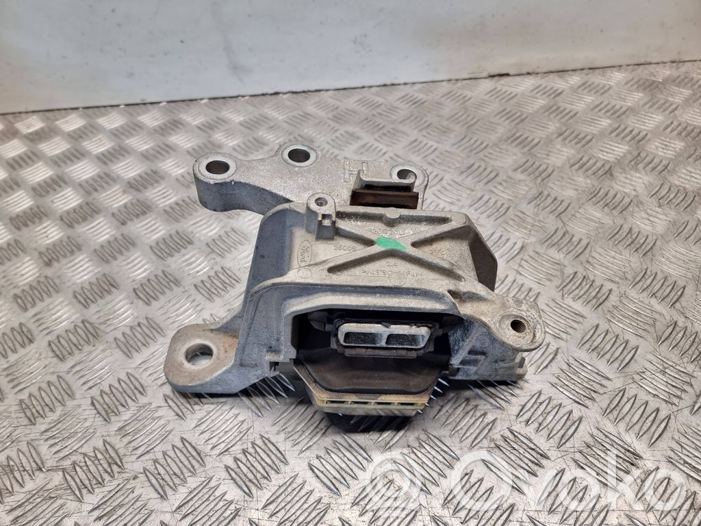 Ford Focus Engine mount bracket 