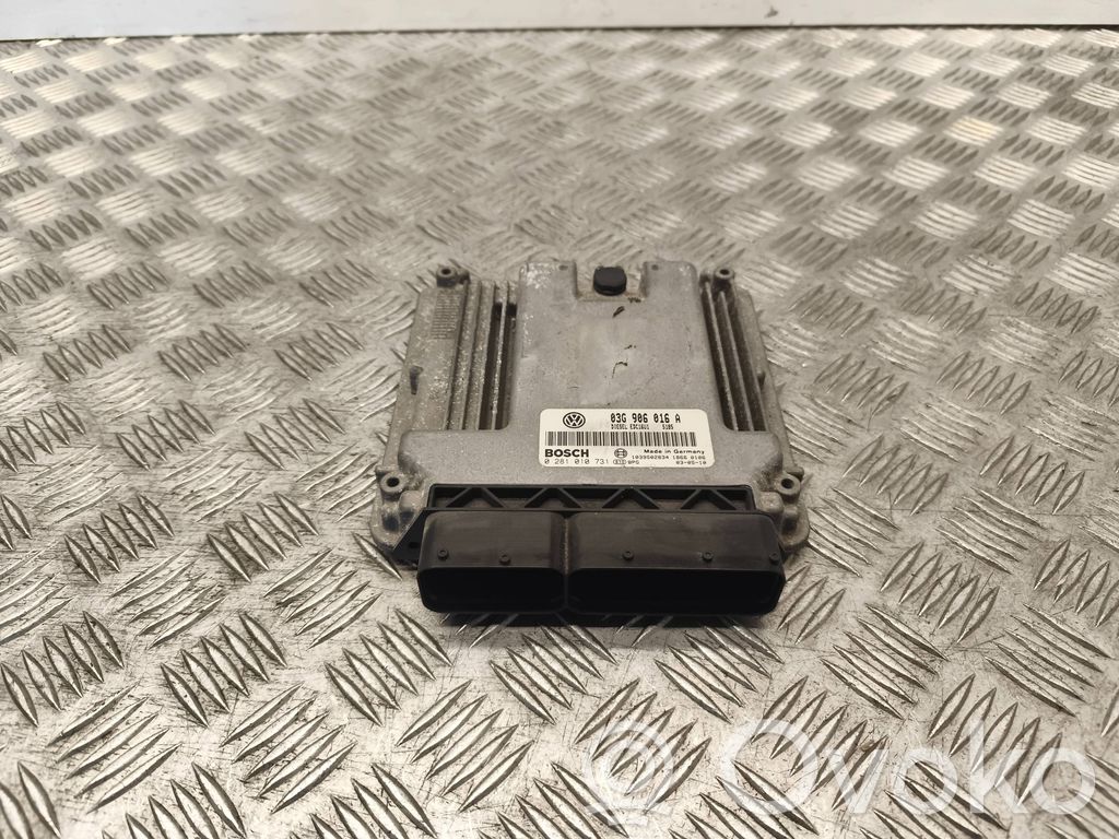 Volkswagen Touran I Engine control unit/module 