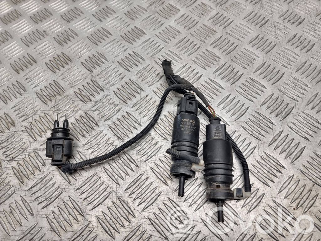 Volkswagen Phaeton Windscreen/windshield washer pump 