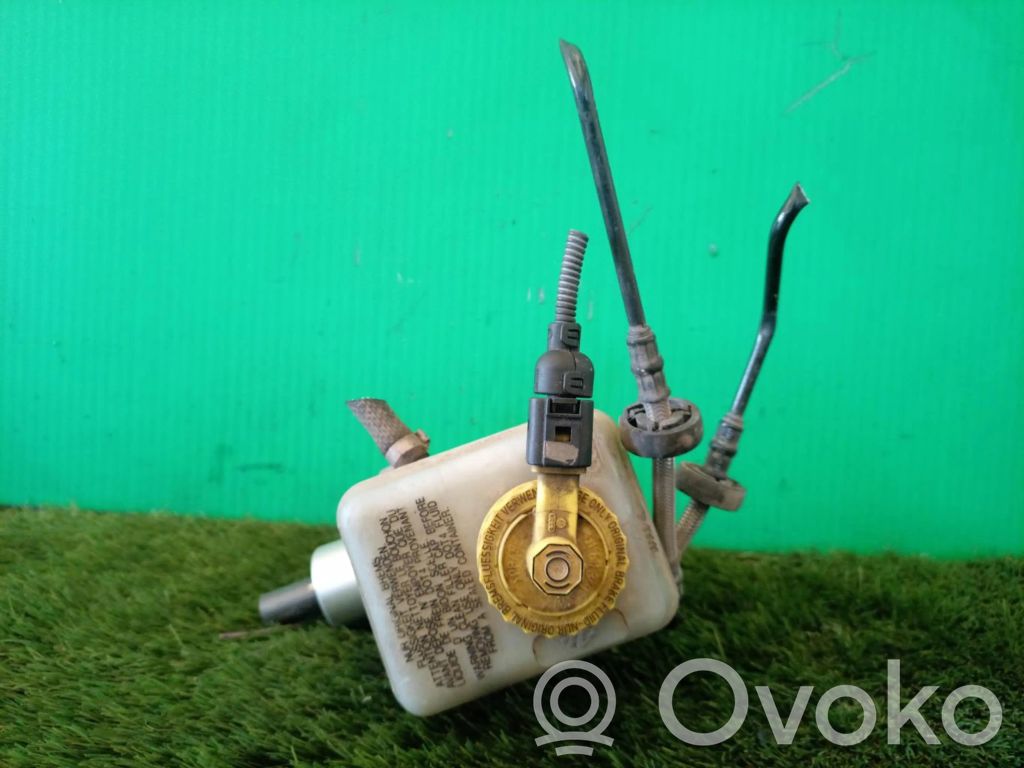 Volkswagen Golf V Brake booster 