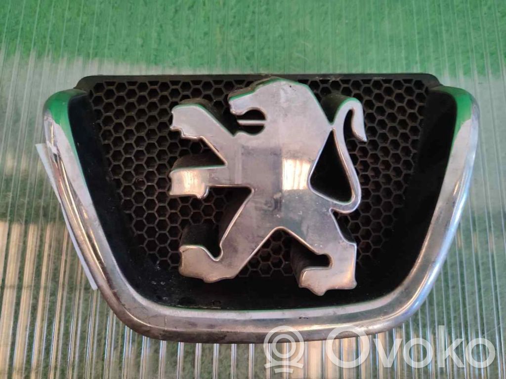 Peugeot 206+ Grotelės priekinės 