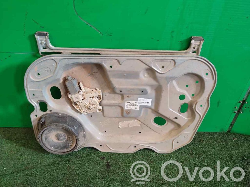 Ford Focus Luna de la puerta delantera cuatro puertas 