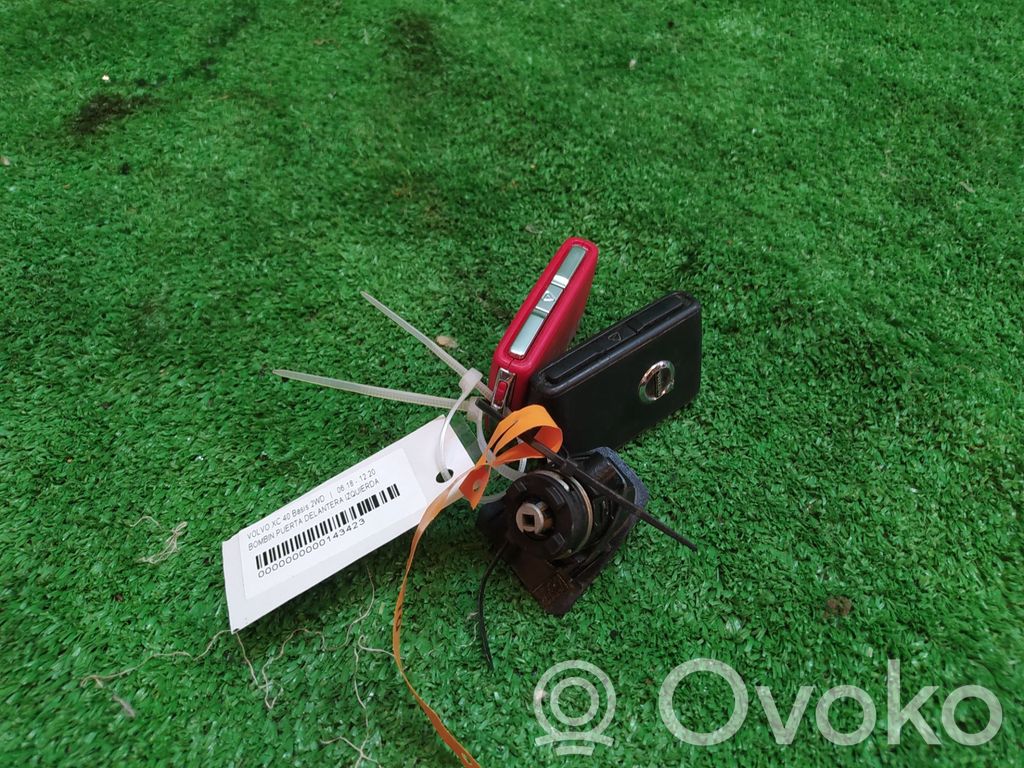 Volvo XC40 Zamek drzwi przednich 