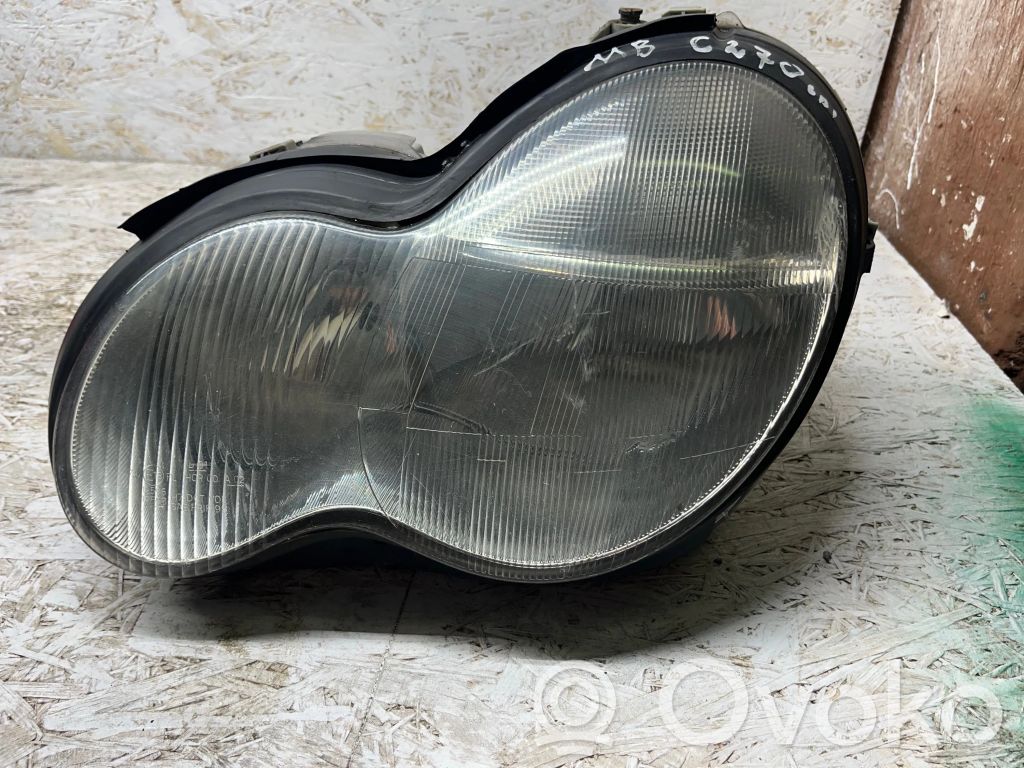 Mercedes-Benz C AMG W202 Lampa przednia 