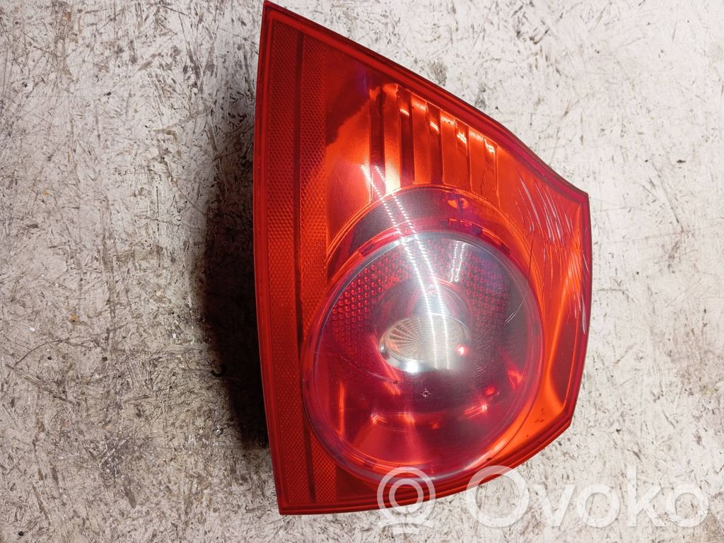 Volkswagen Golf V Aizmugurējais lukturis virsbūvē 