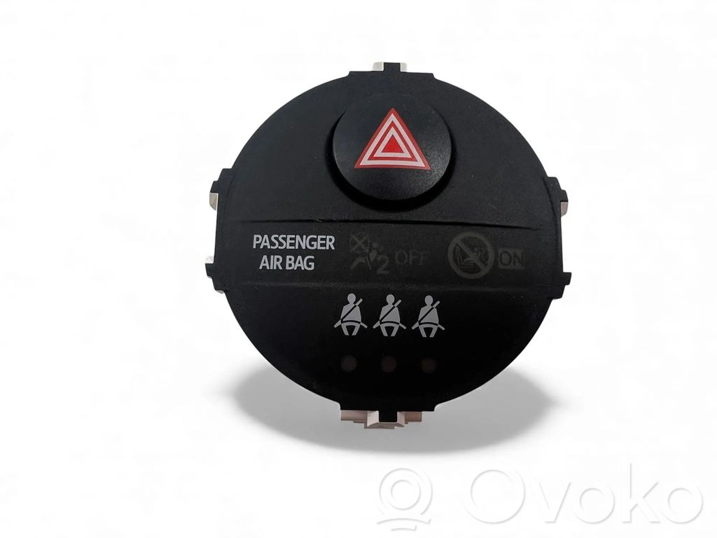 Toyota Yaris Przycisk świateł awaryjnych 