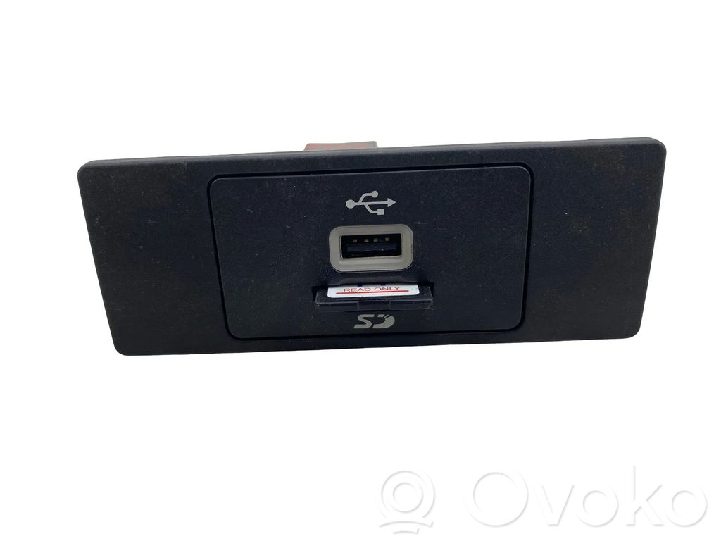 Ford Mondeo MK V AUX in-socket connector 