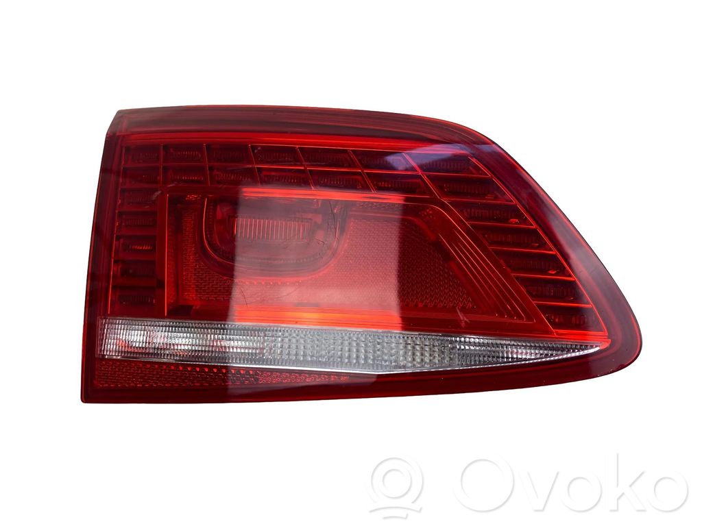 Volkswagen PASSAT B7 Lampa tylna 