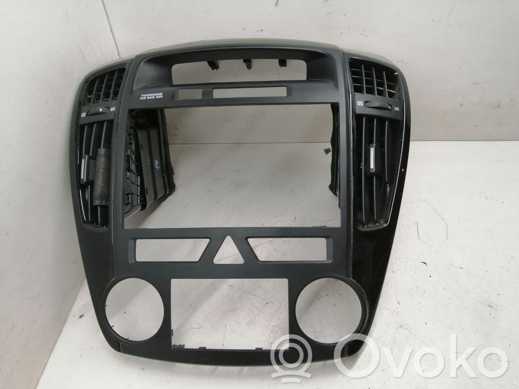 KIA Ceed Radio/GPS head unit trim 