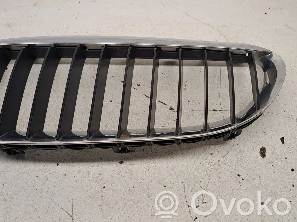 BMW 6 E63 E64 Augšējais režģis 