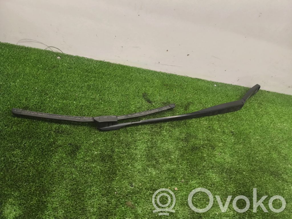 BMW 5 F10 F11 Front wiper blade arm 