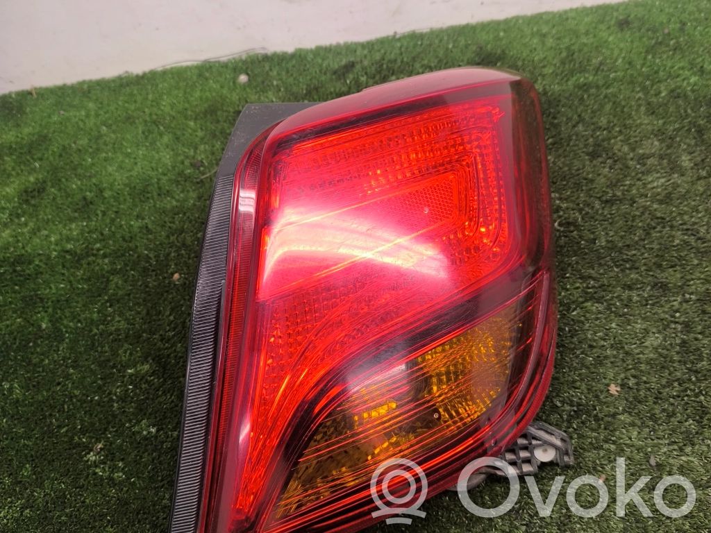 Toyota Yaris Luci posteriori 