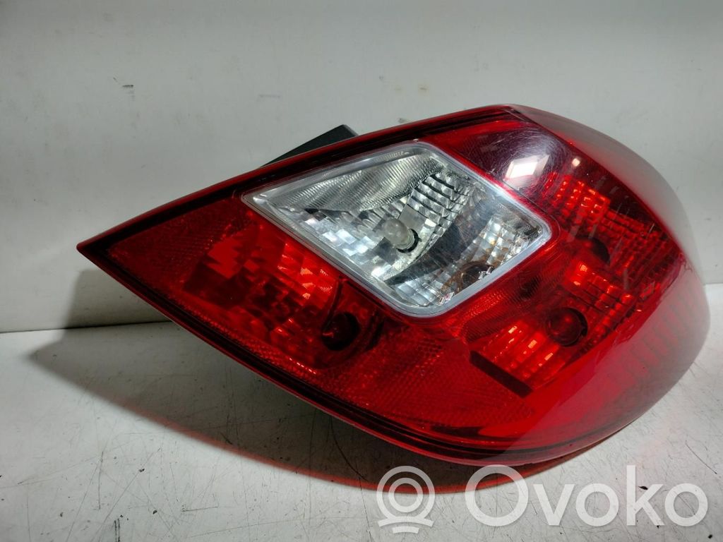 Opel Corsa D Lampă spate în caroserie 