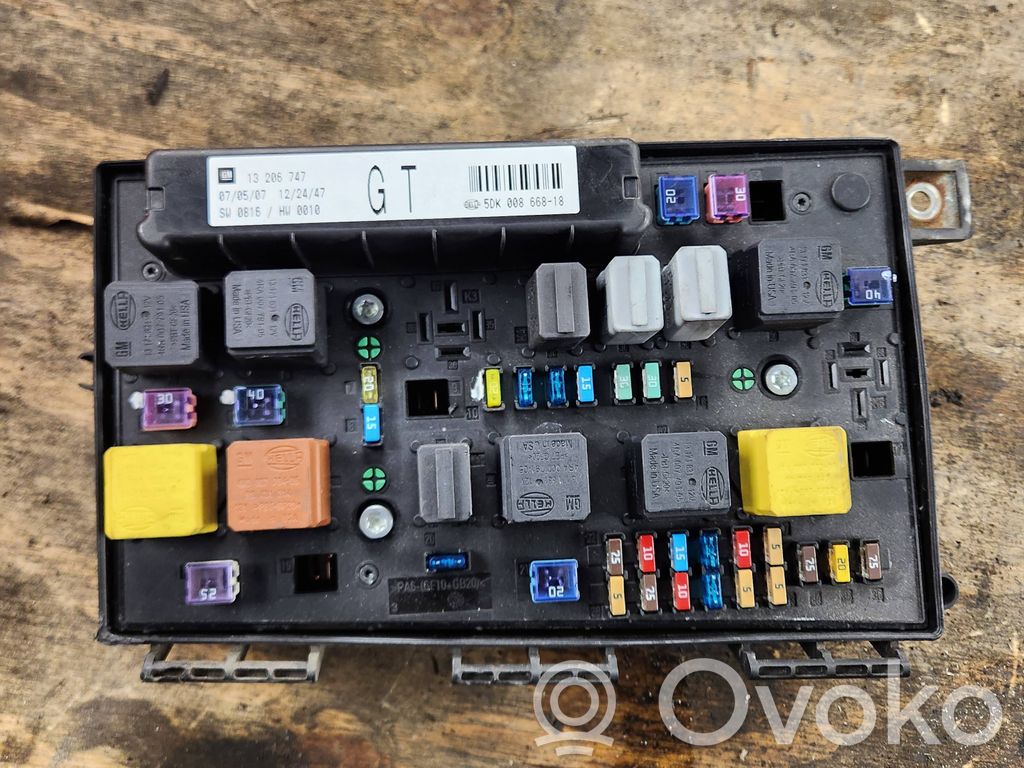 Opel Astra H Módulo de fusible 