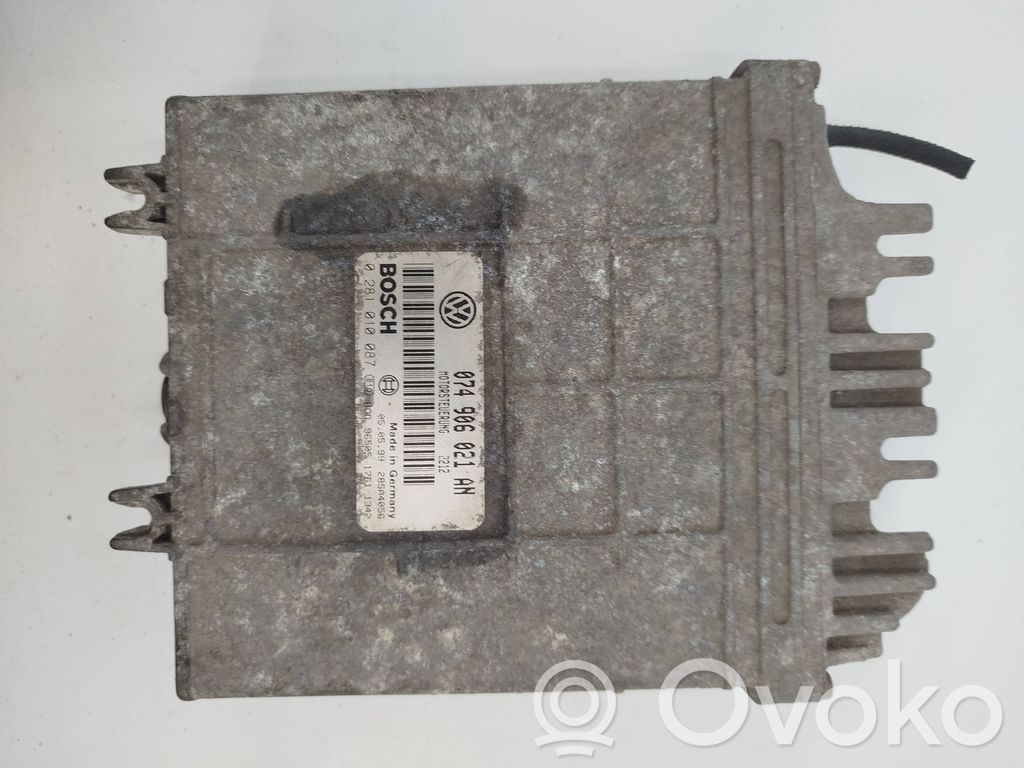 Volkswagen Transporter - Caravelle T4 Engine control unit/module 