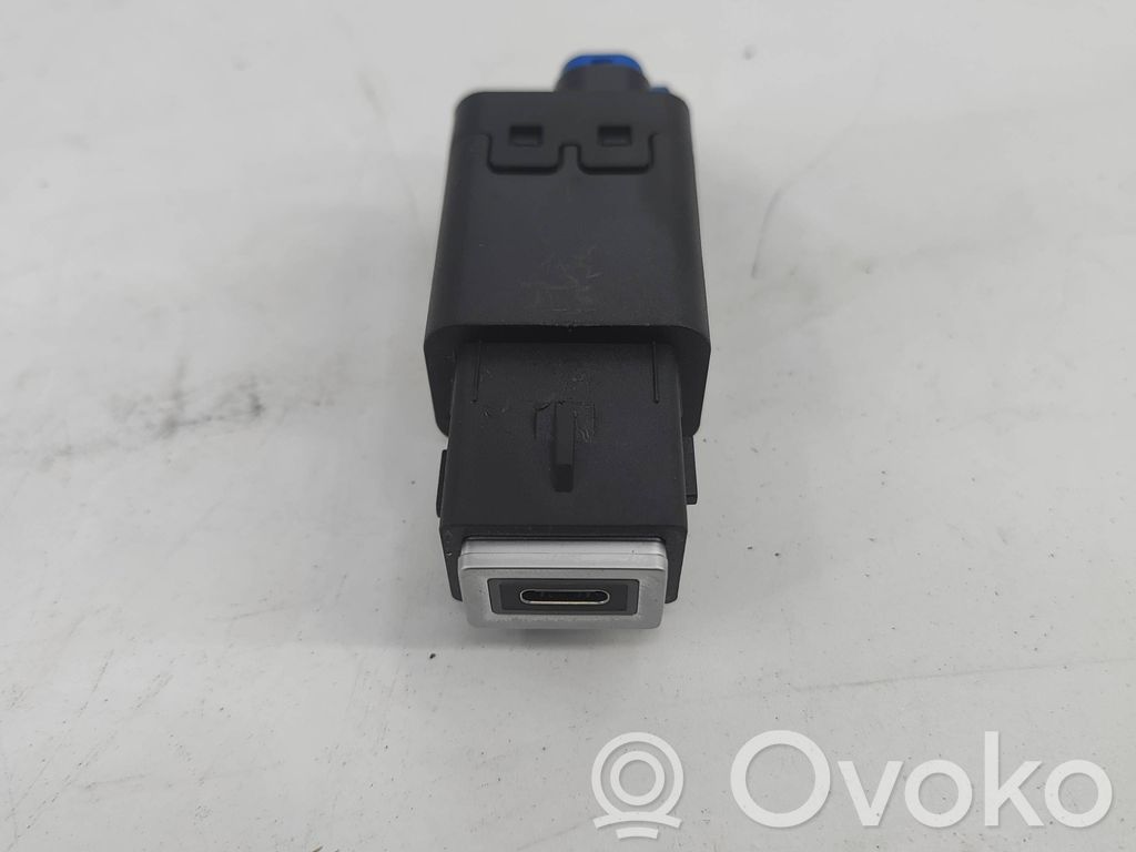 Peugeot 2008 II Enchufe conector USB 