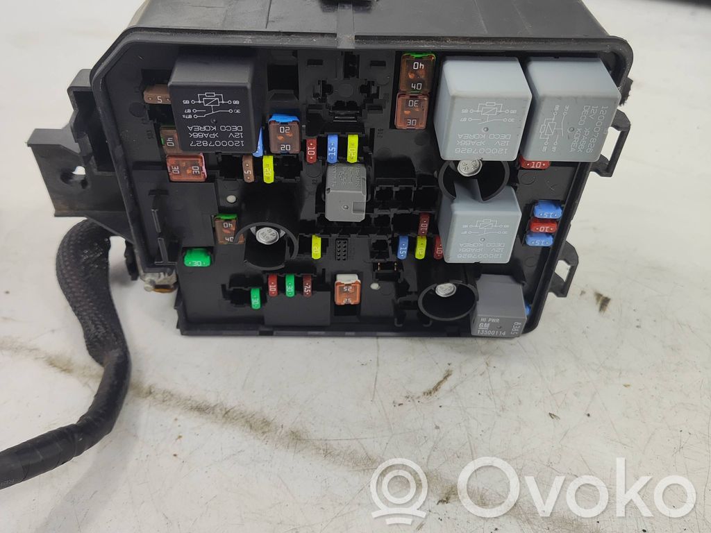 Opel Corsa E Sicherungskasten 