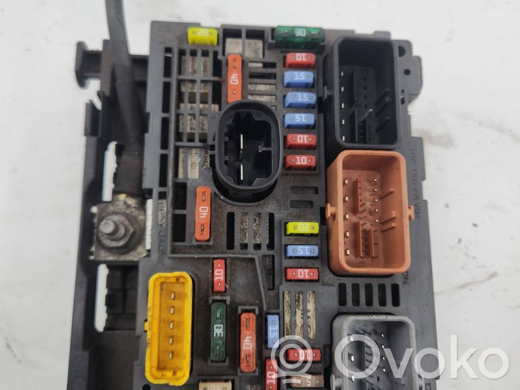 Peugeot 3008 I Fuse module 