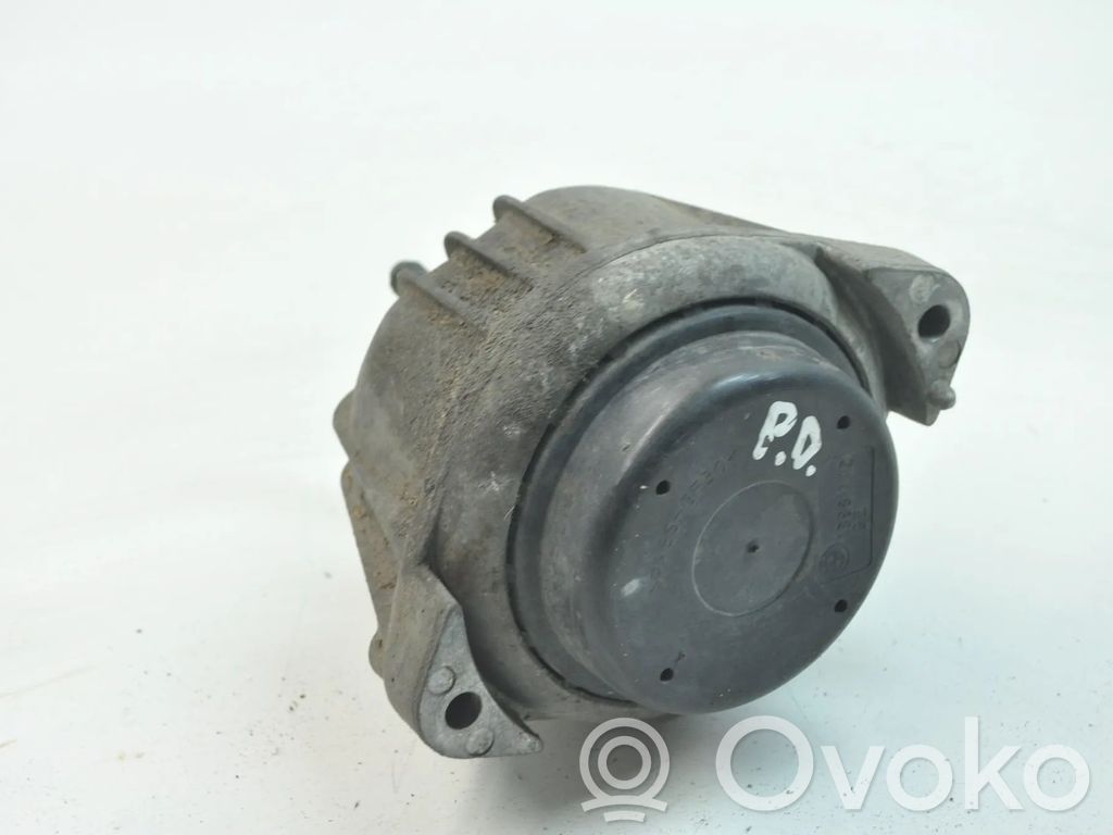 Engine mount bracket