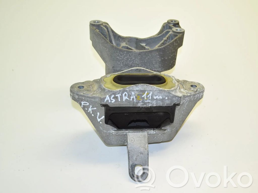 Opel Astra J Engine mount bracket 