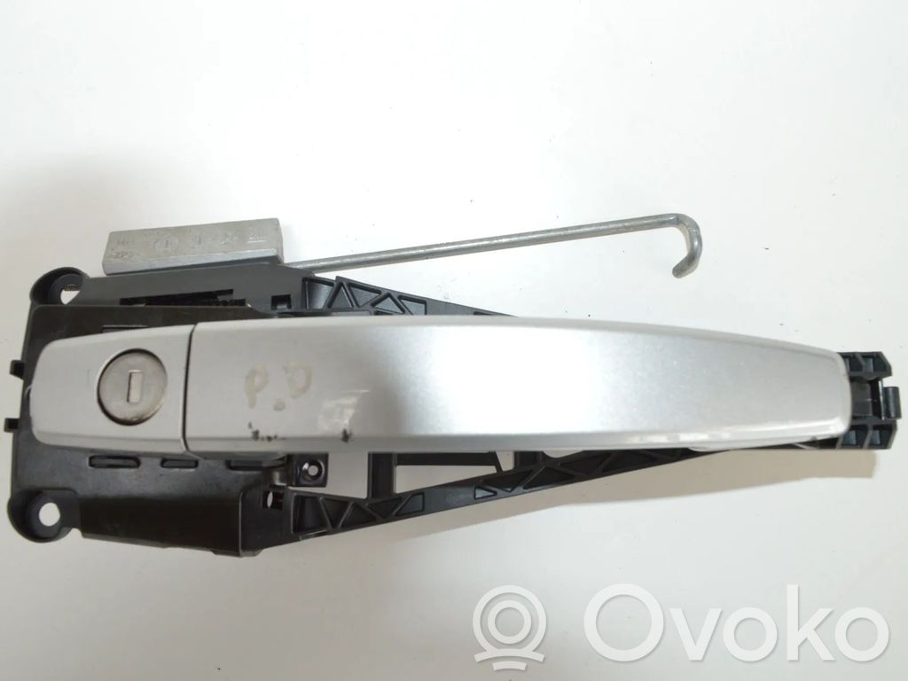 Manecilla externa puerta delantera