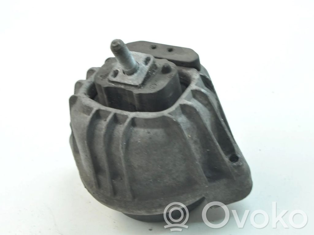 Engine mount bracket