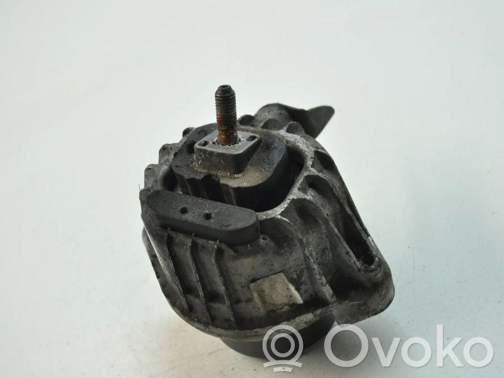 Engine mount bracket
