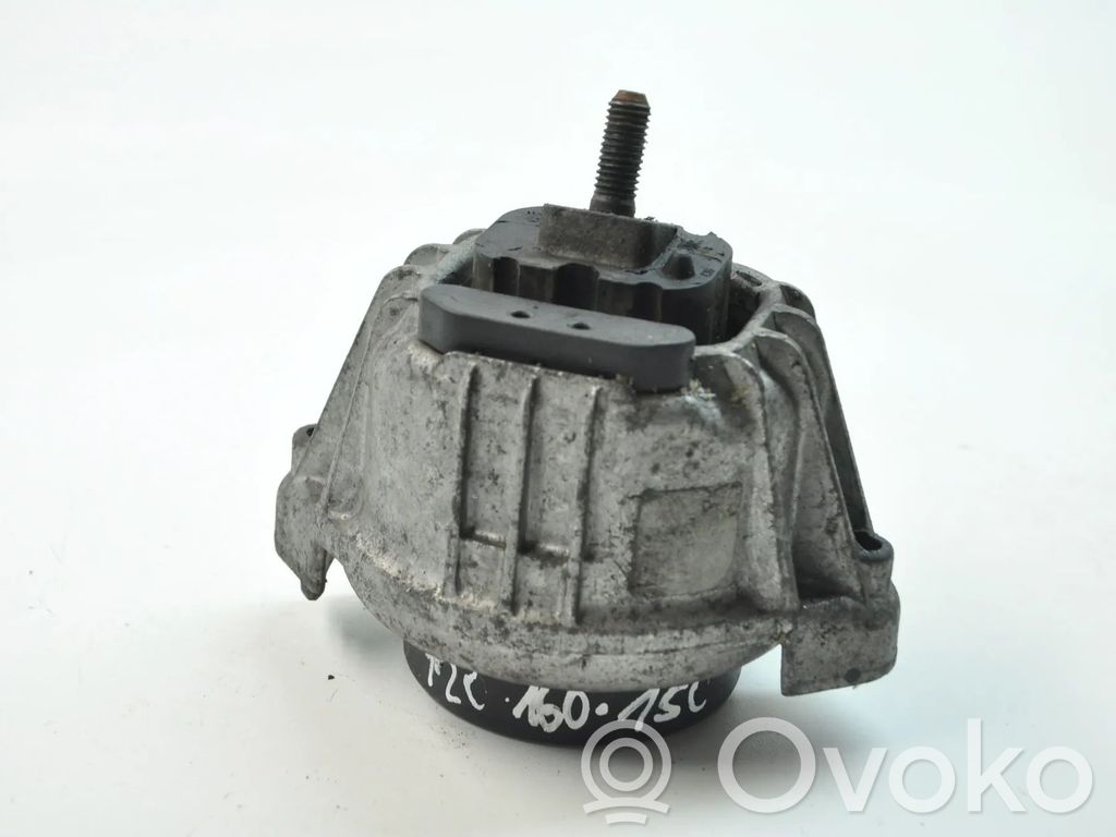 Engine mount bracket