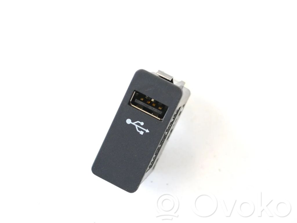 Mini Clubman F54 AUX in-socket connector 