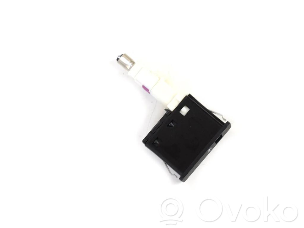 Mini Cooper Countryman R60 USB socket connector 