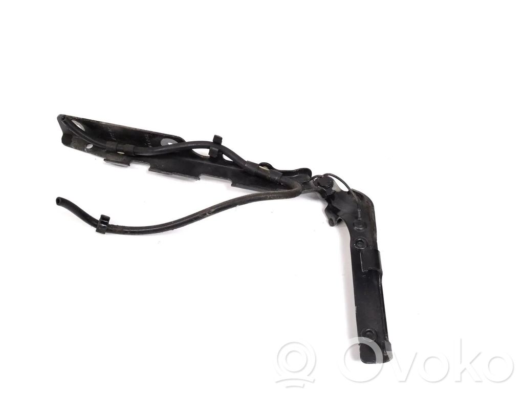 Engine bonnet/hood hinges