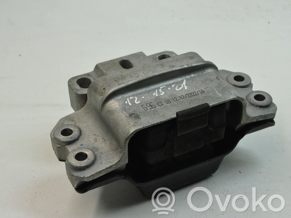 Volkswagen Golf V Engine mount bracket 