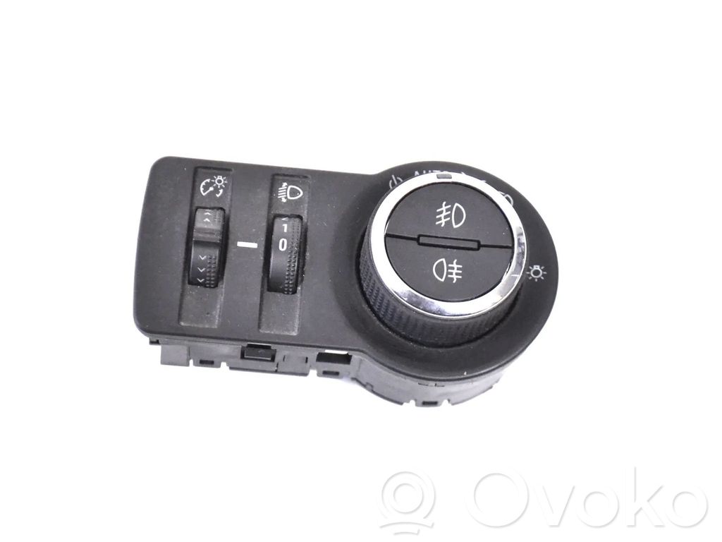 Light switch   95297439