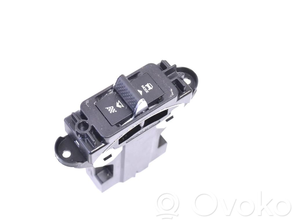 Un conjunto de interruptores   J9C314B596AB
